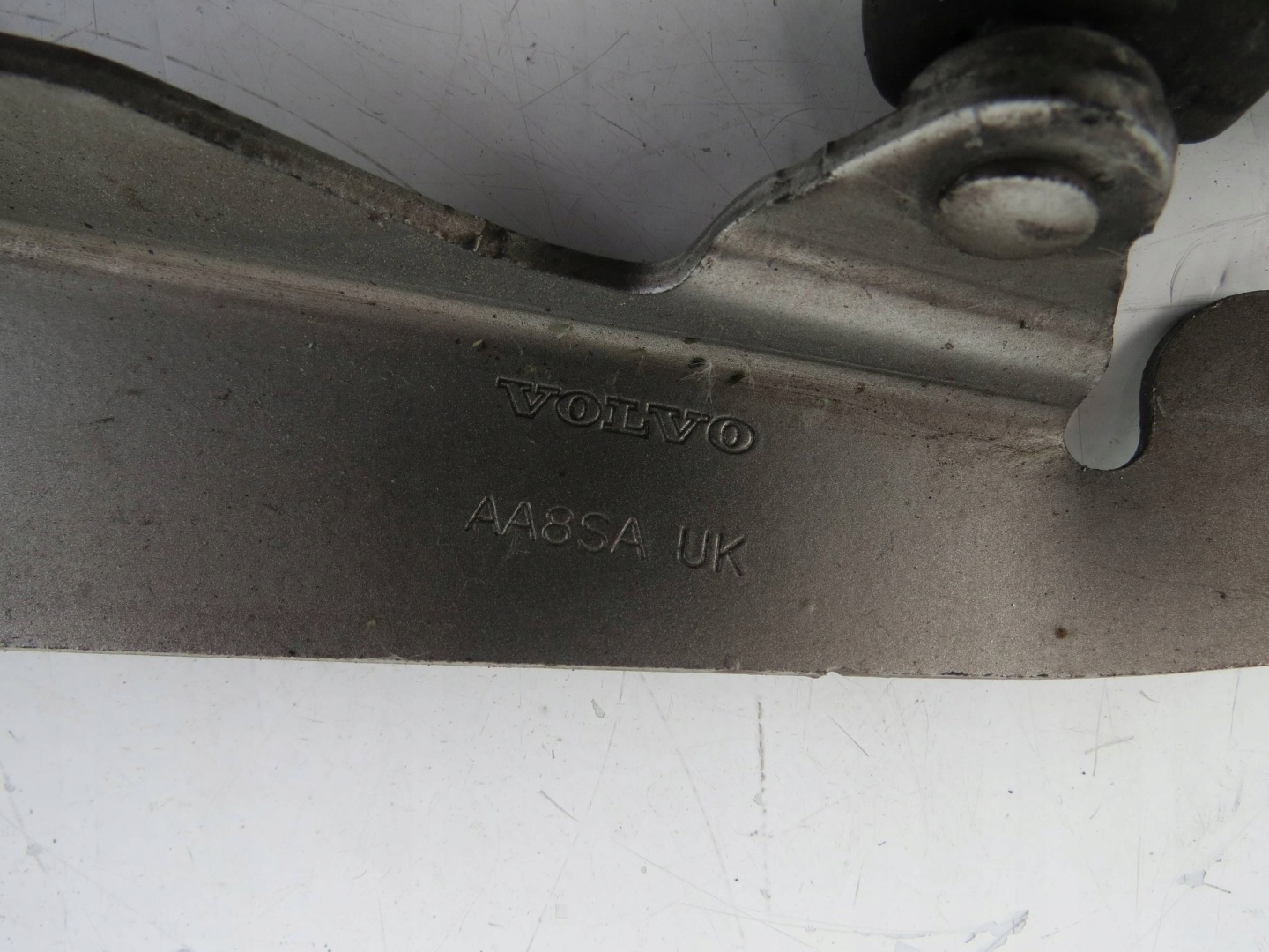 hinge bonnets of the engine VOLVO V70 2.0 AA8SAUK 30649516