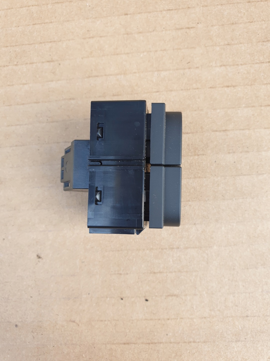 switch button blocking door L/P VOLVO XC40