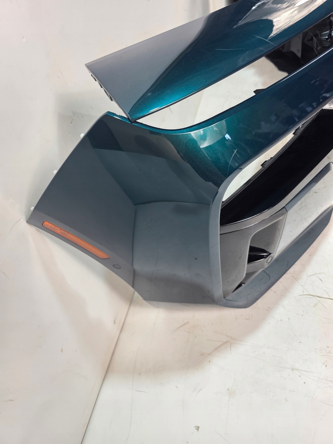 front bumper BMW G70 6PDC m-packet 275 BOSTON GREEN