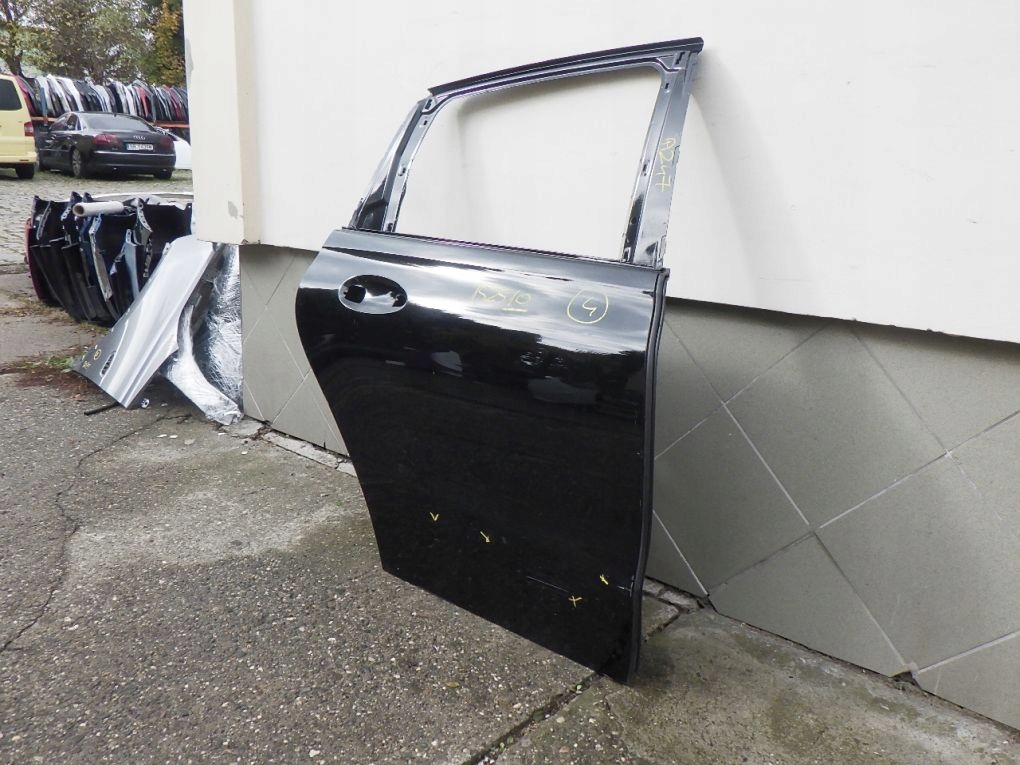 MERCEDES B KLASA 247 W247 door right rear.