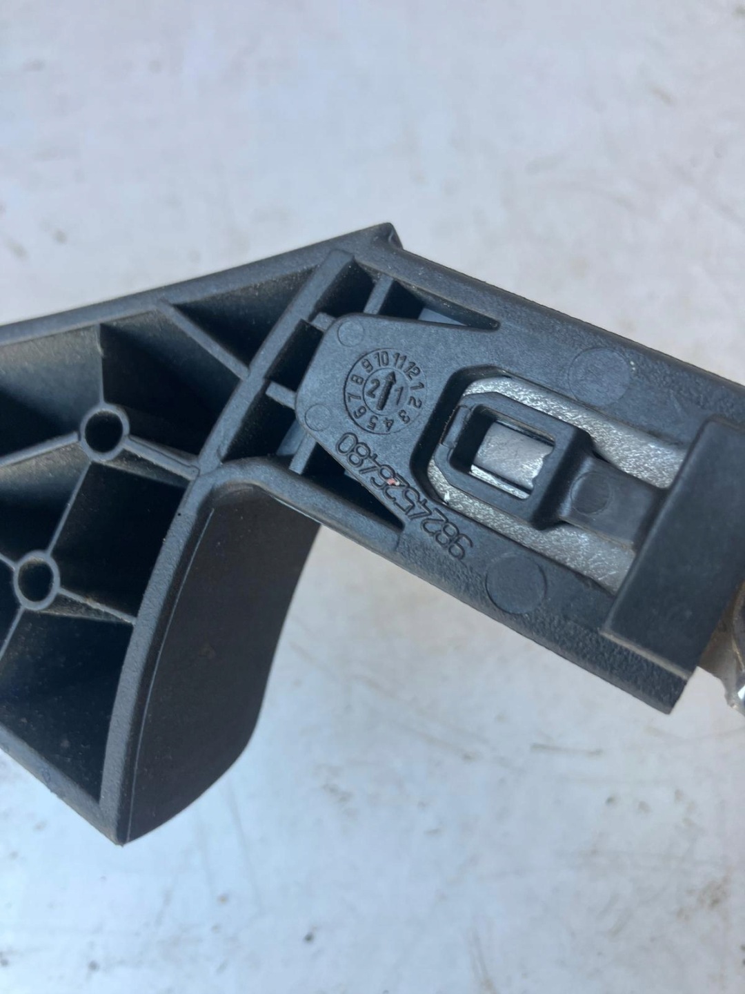 handle REGULACJA seat left front PEUGEOT 208 II 9824526480