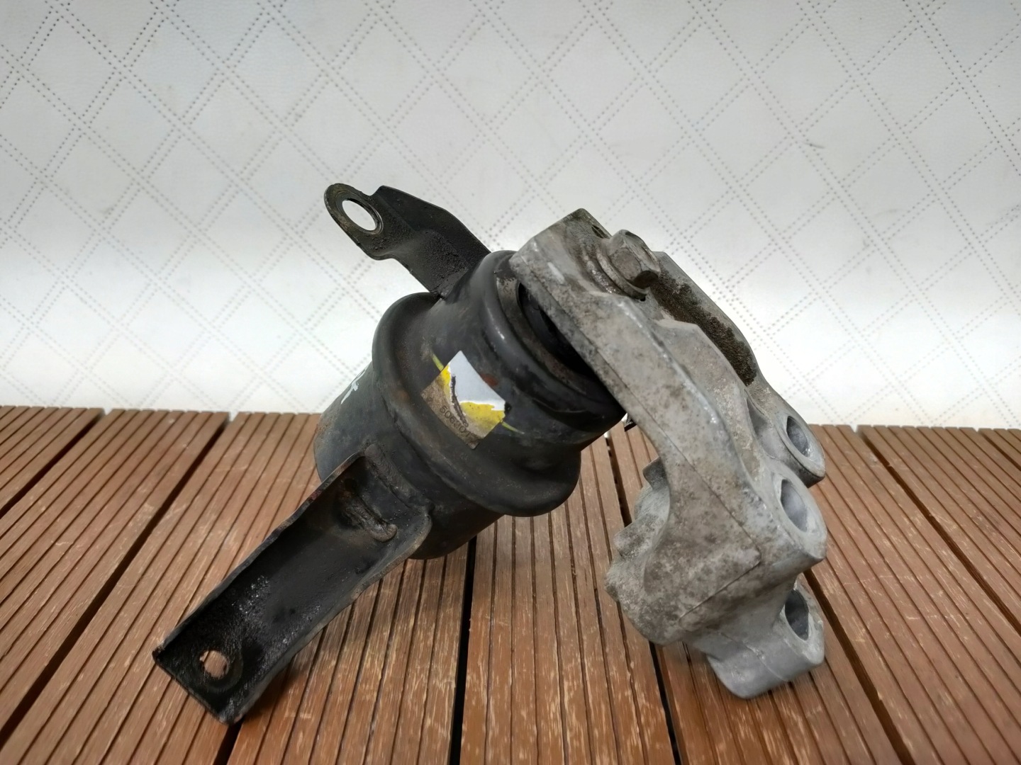 FORD MAVERICK II 01-07 3.0 V6 holder engine mount 6L84-6A094-AF OE