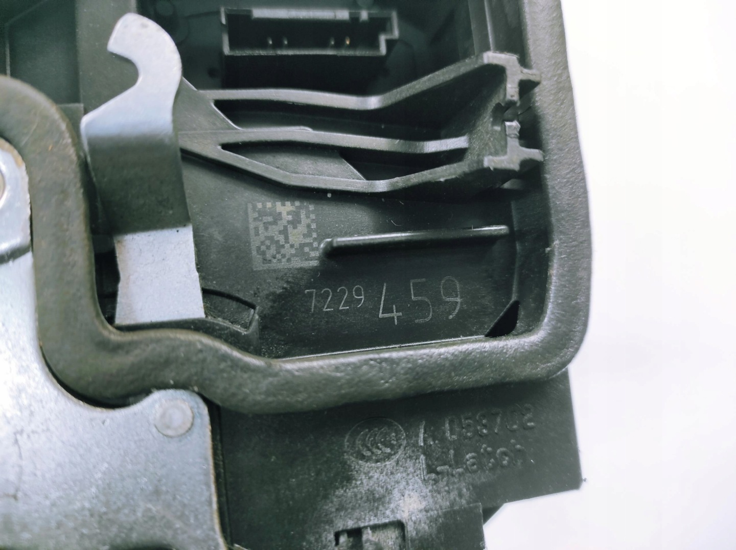 lock door left rear part BMW E87 7229459