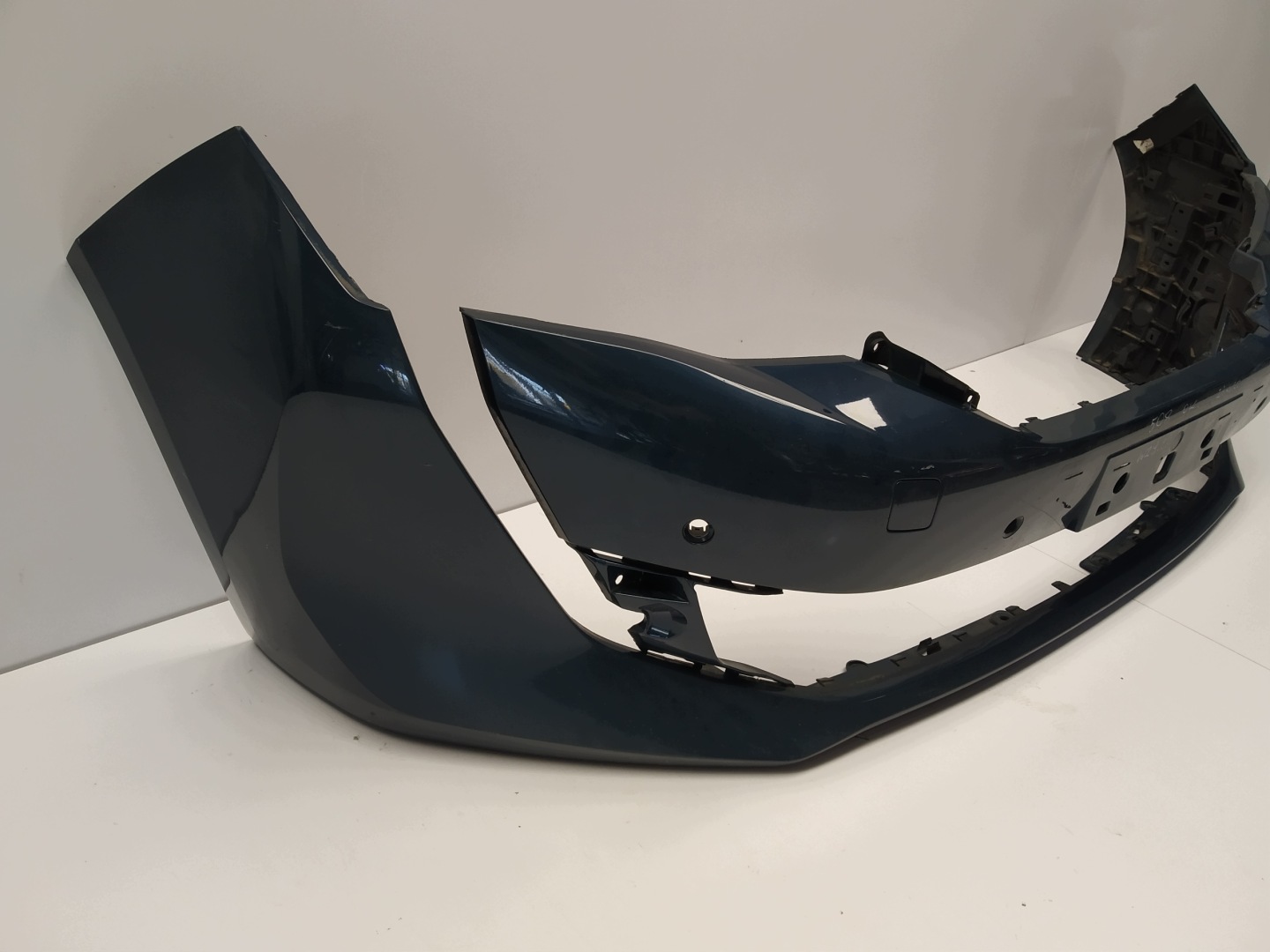 2018r + Peugeot 508 II bumper front original front below 4 PDC