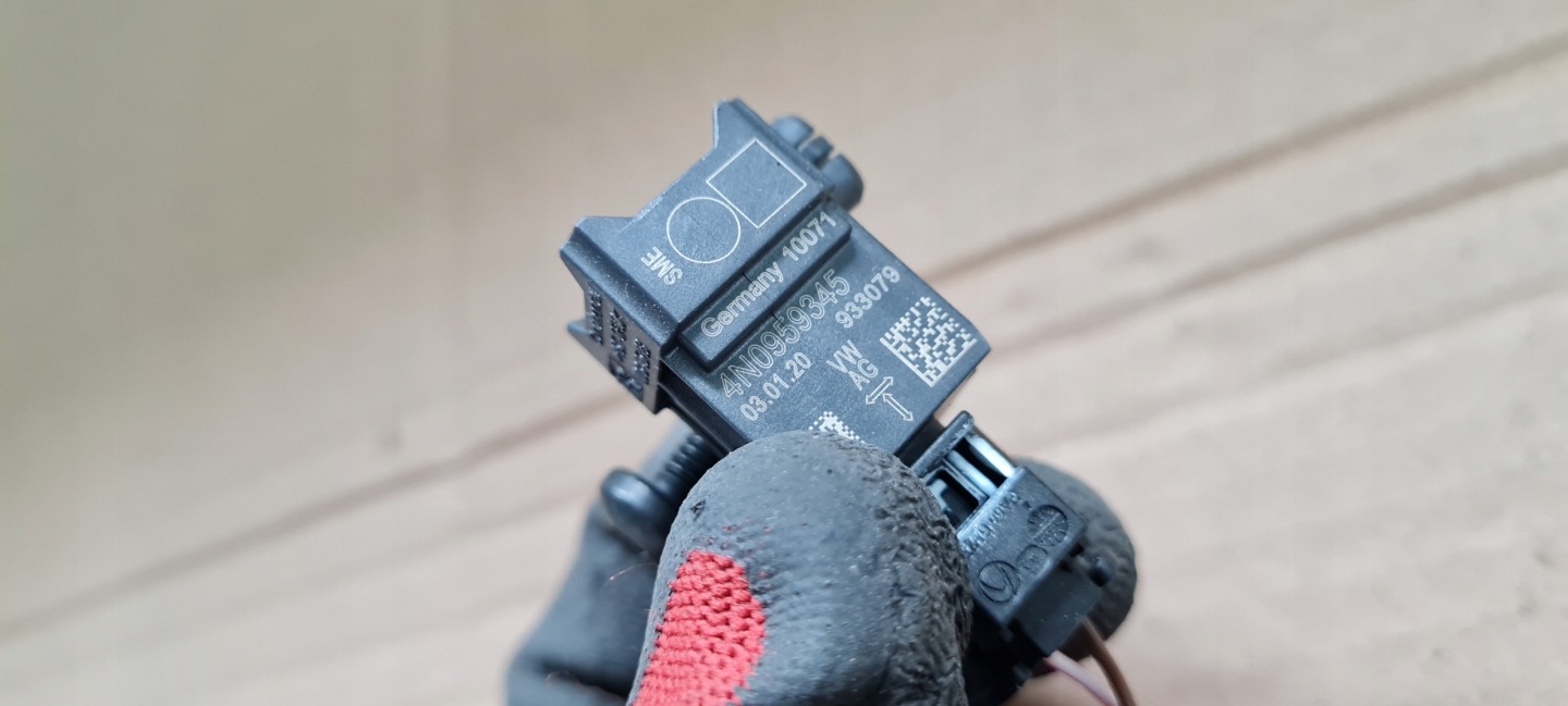 Q5 80A SQ5 CRASHSENSOR DRUCKSENSOR BOCZNY CONNECTOR CONTACT 4N0959345