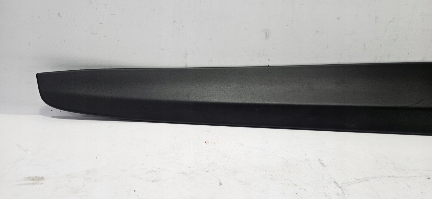 moulding door left front LEXUS LBX 23- original 75074-52050