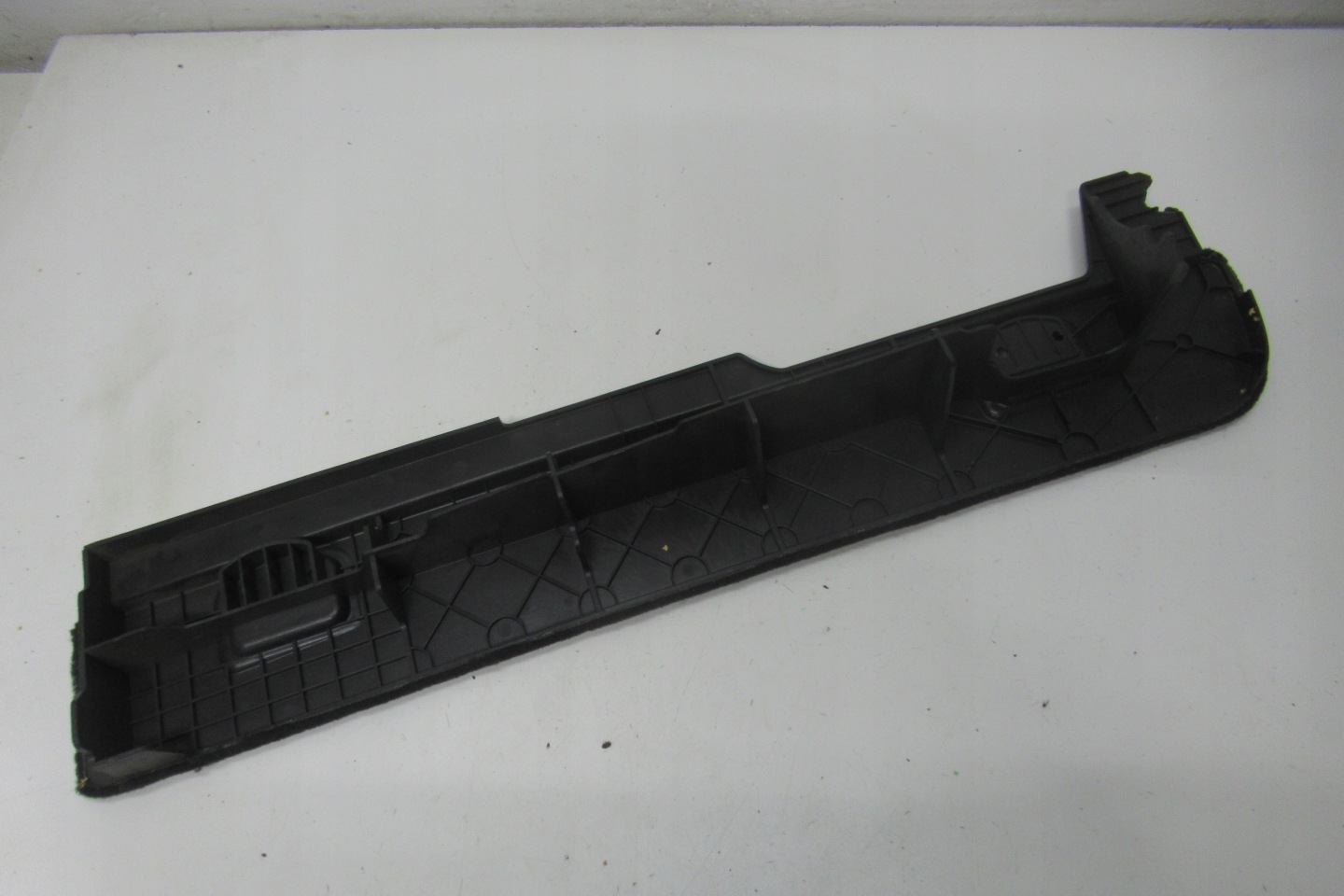 PORSCHE CAYENNE 09 moulding boot right
