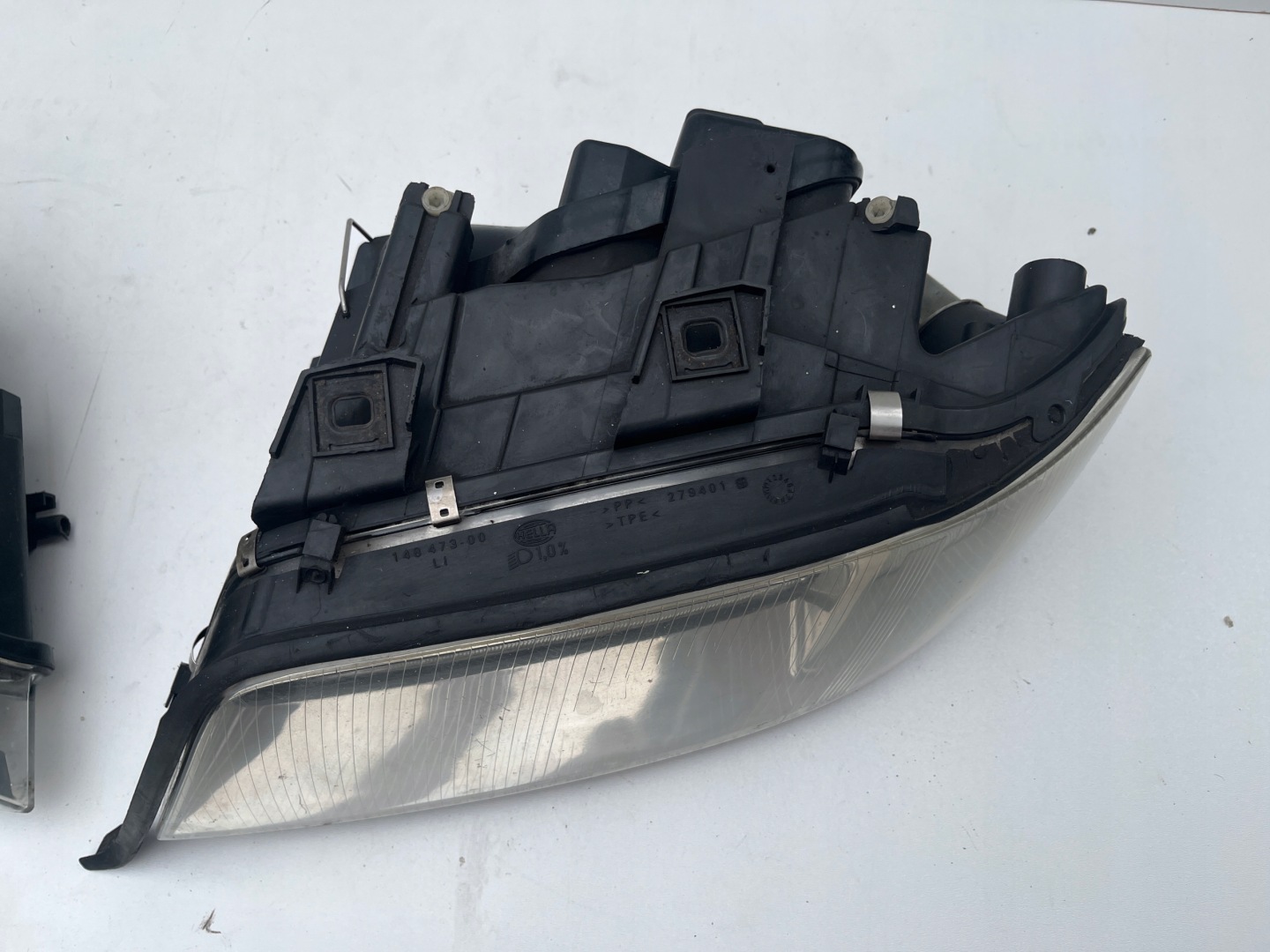 light Reflektor front right left Audi A4 B5 Lift Hella 99-01r.