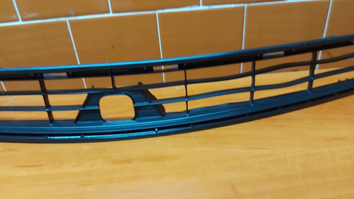 grid of a bumper central front front TOYOTA RAV4 IV 12-19