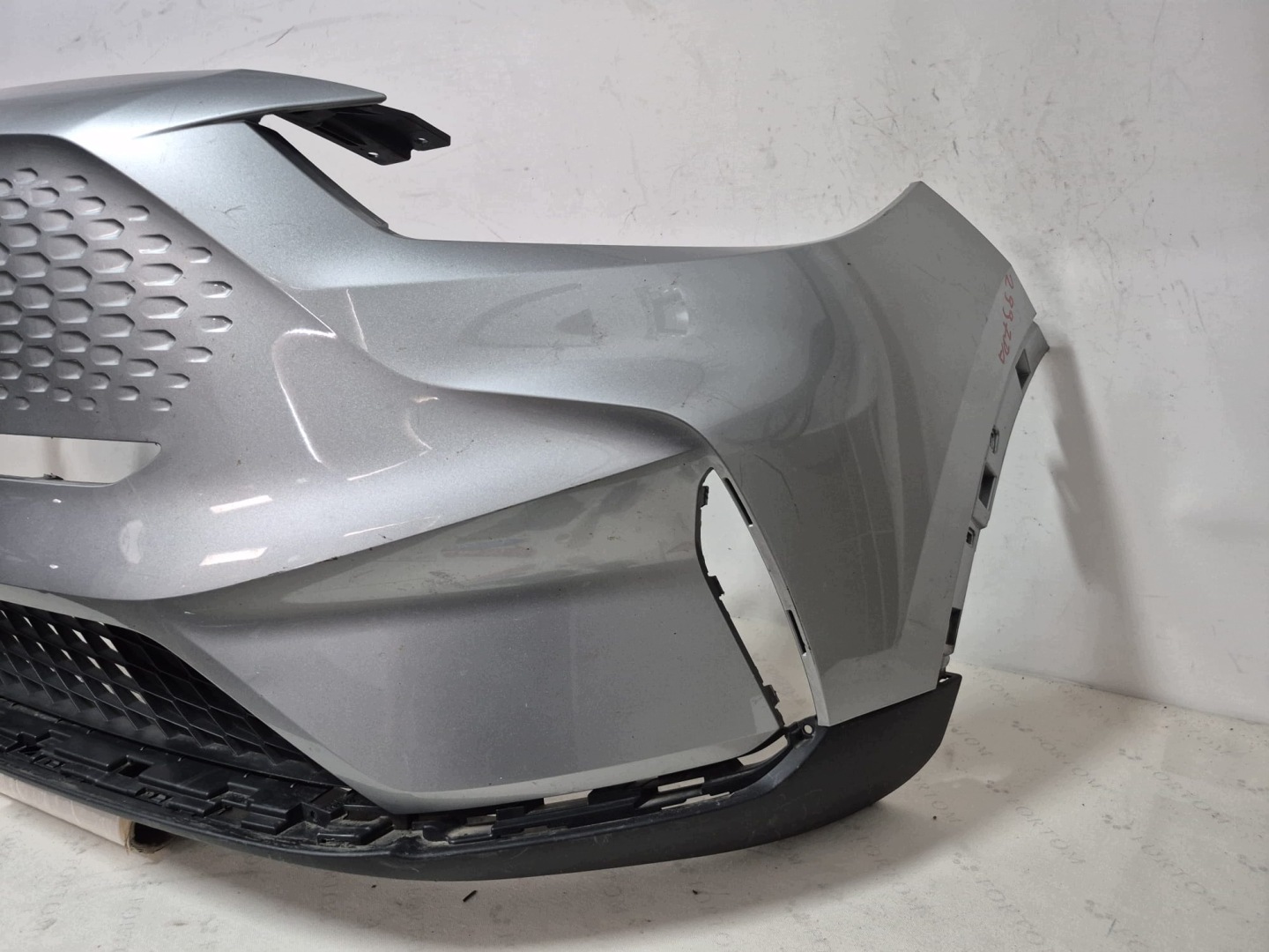 MG ZS EV LIFT 21- bumper front front P11010248