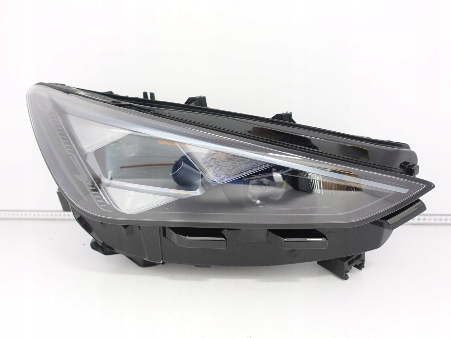 CUPRA TAVASCAN 11H 24- light FULL LED right front EUROPA