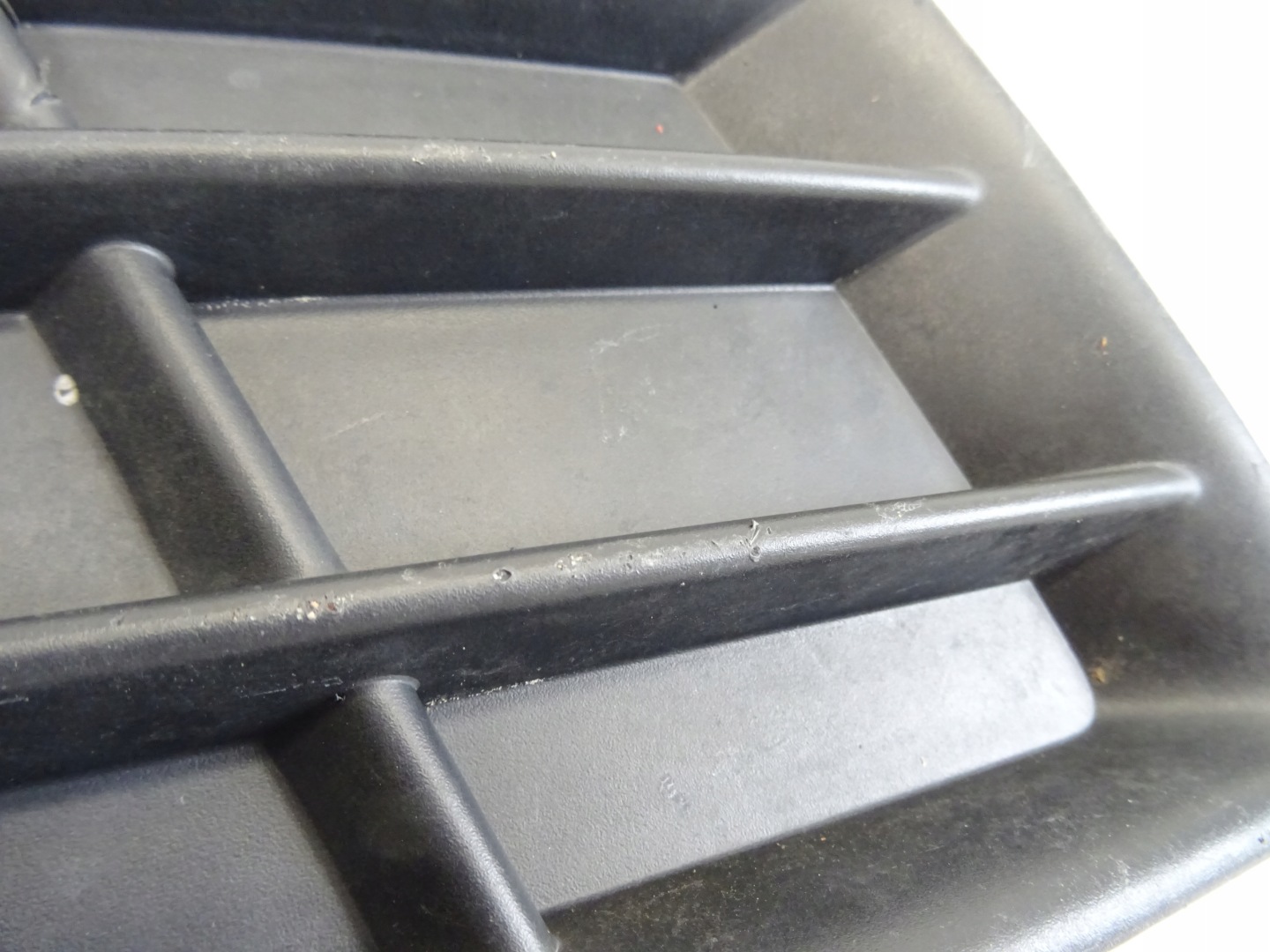 grid of a bumper front front right SKODA FABIA II 5J0807368A