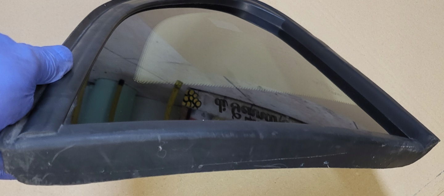 window bodywork side left TROJKATNA BMW X1 E84 OE CIEMNA AS3