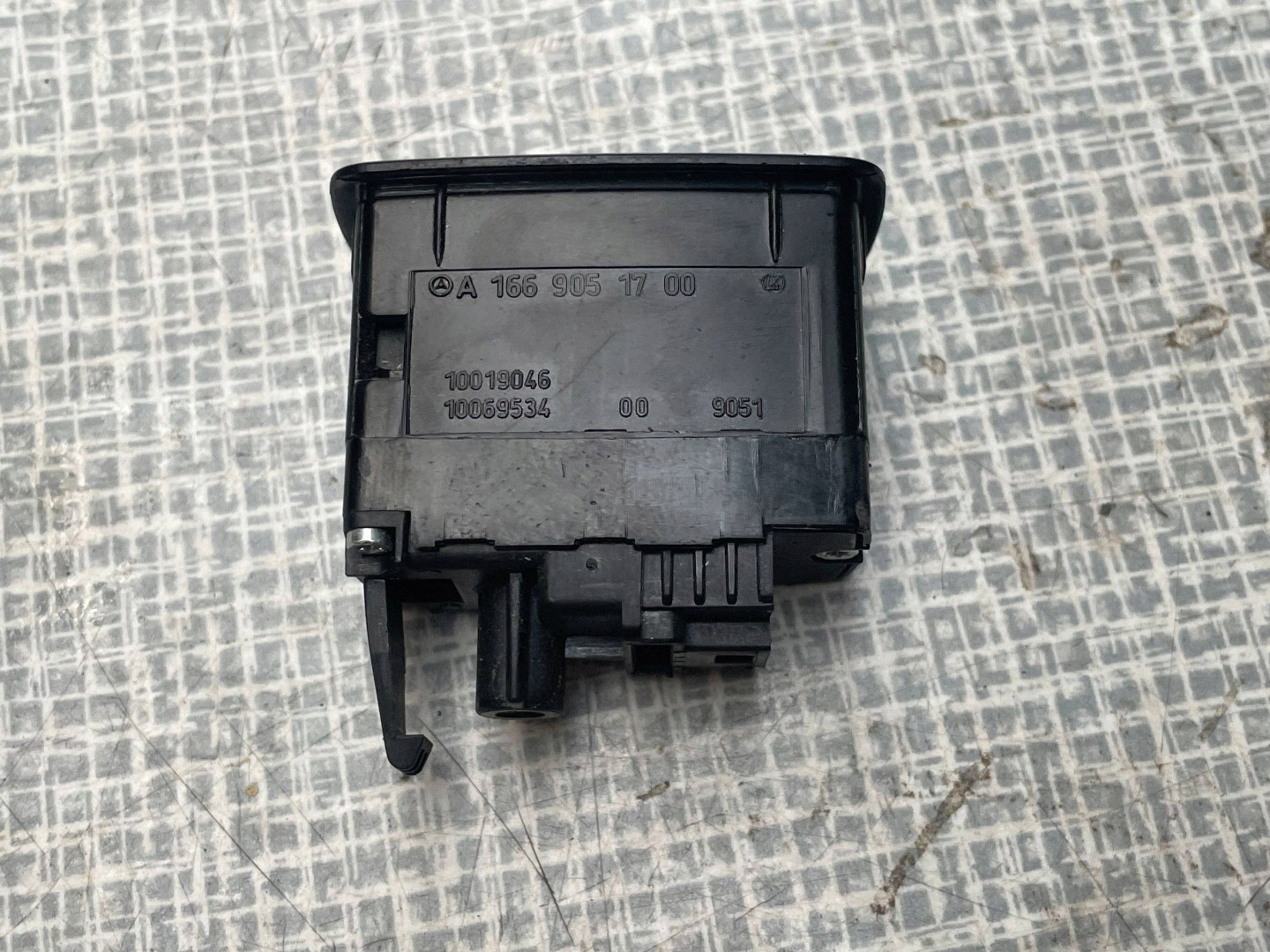 button switch HAKA MERCEDES-BENZ GL X166 A1669051700 @A