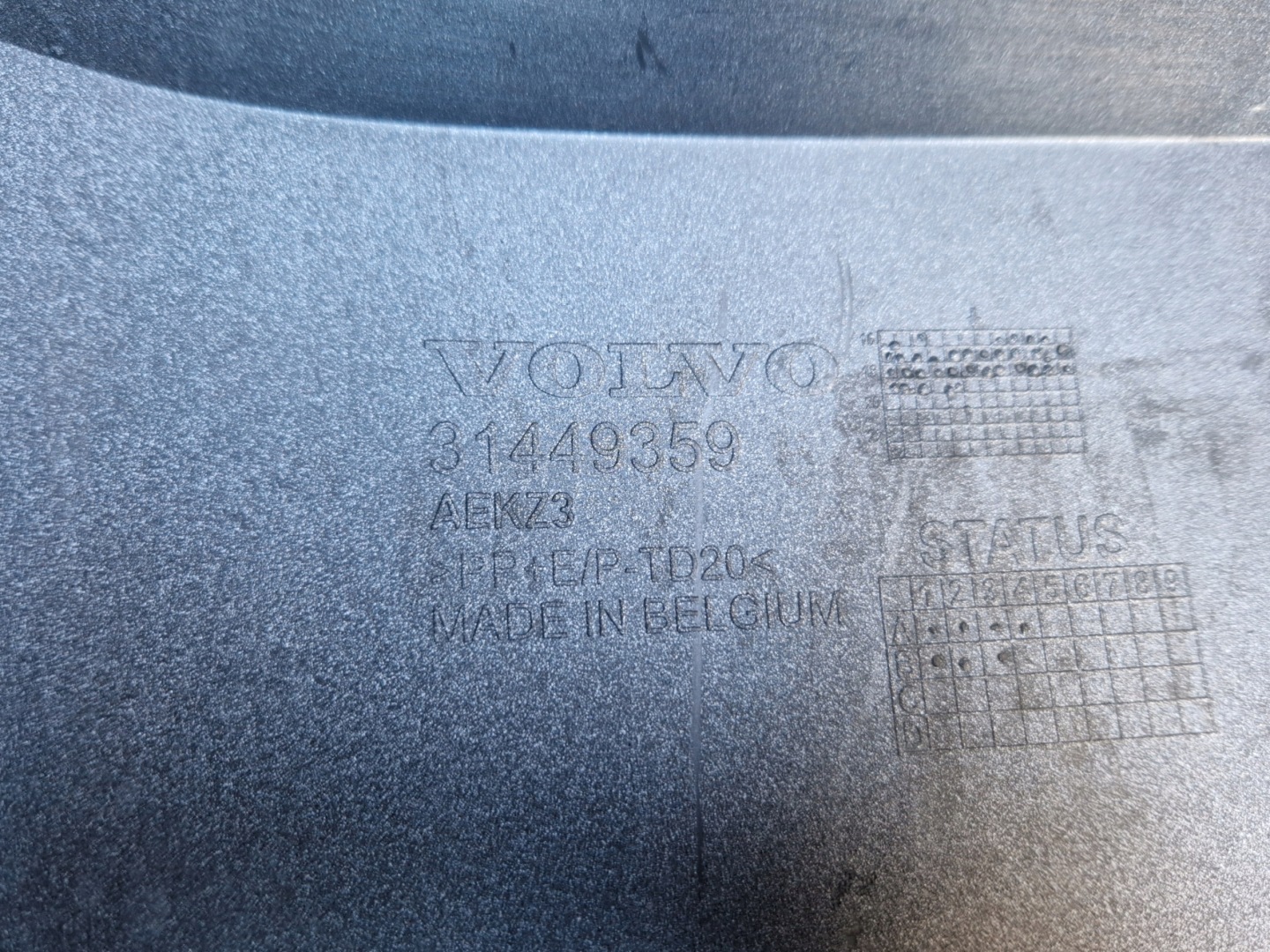 VOLVO XC40 2017-2022 bumper front front PDC DO LAKIEROWANIA 31449359