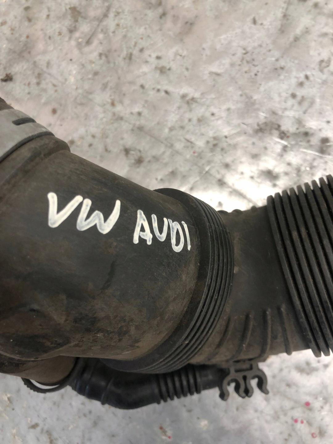 pipe air hose VW AUDI 3C0129654P