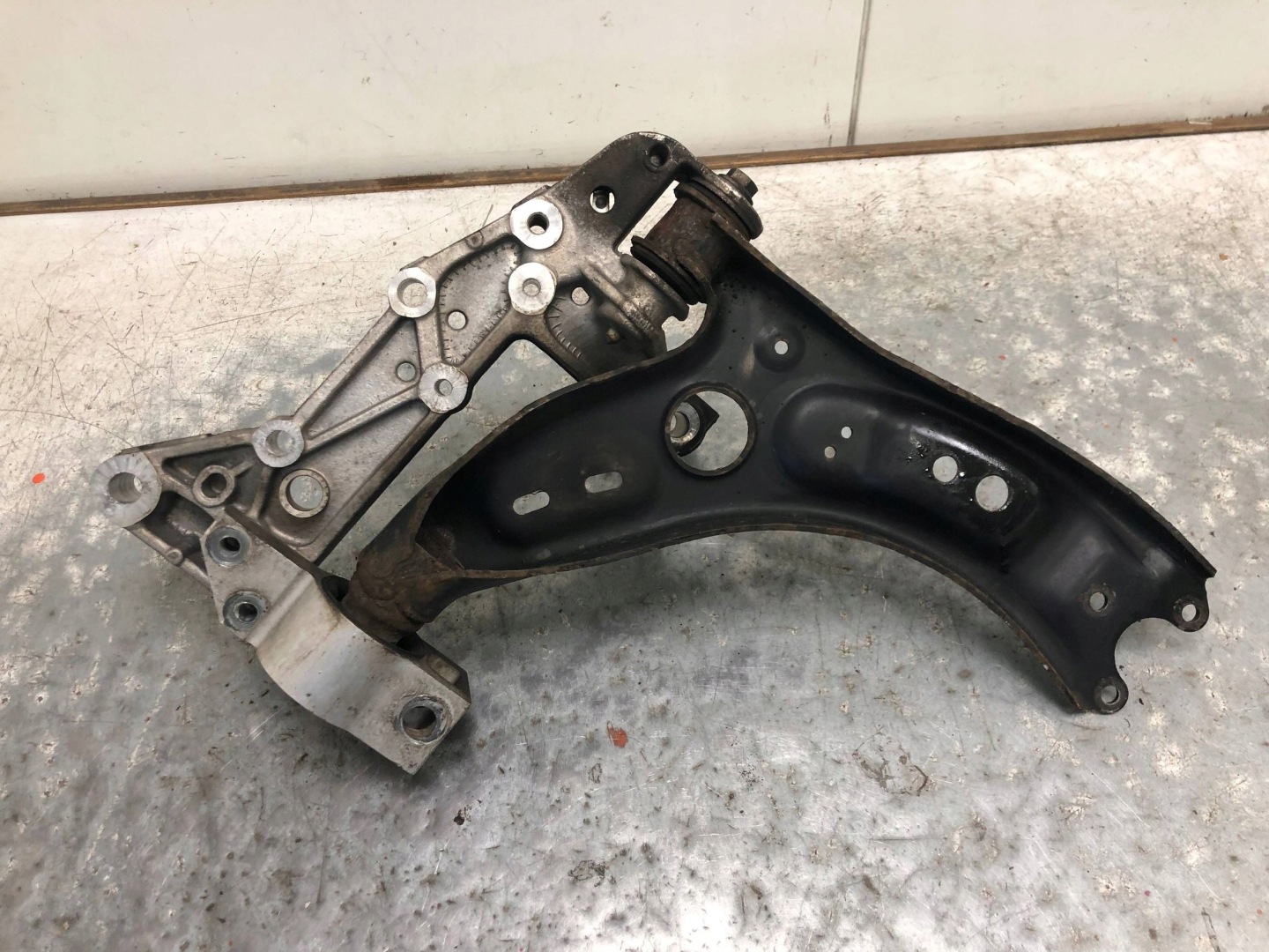 arm left front VW GOLF VI 1K0199232J 1K0199295E