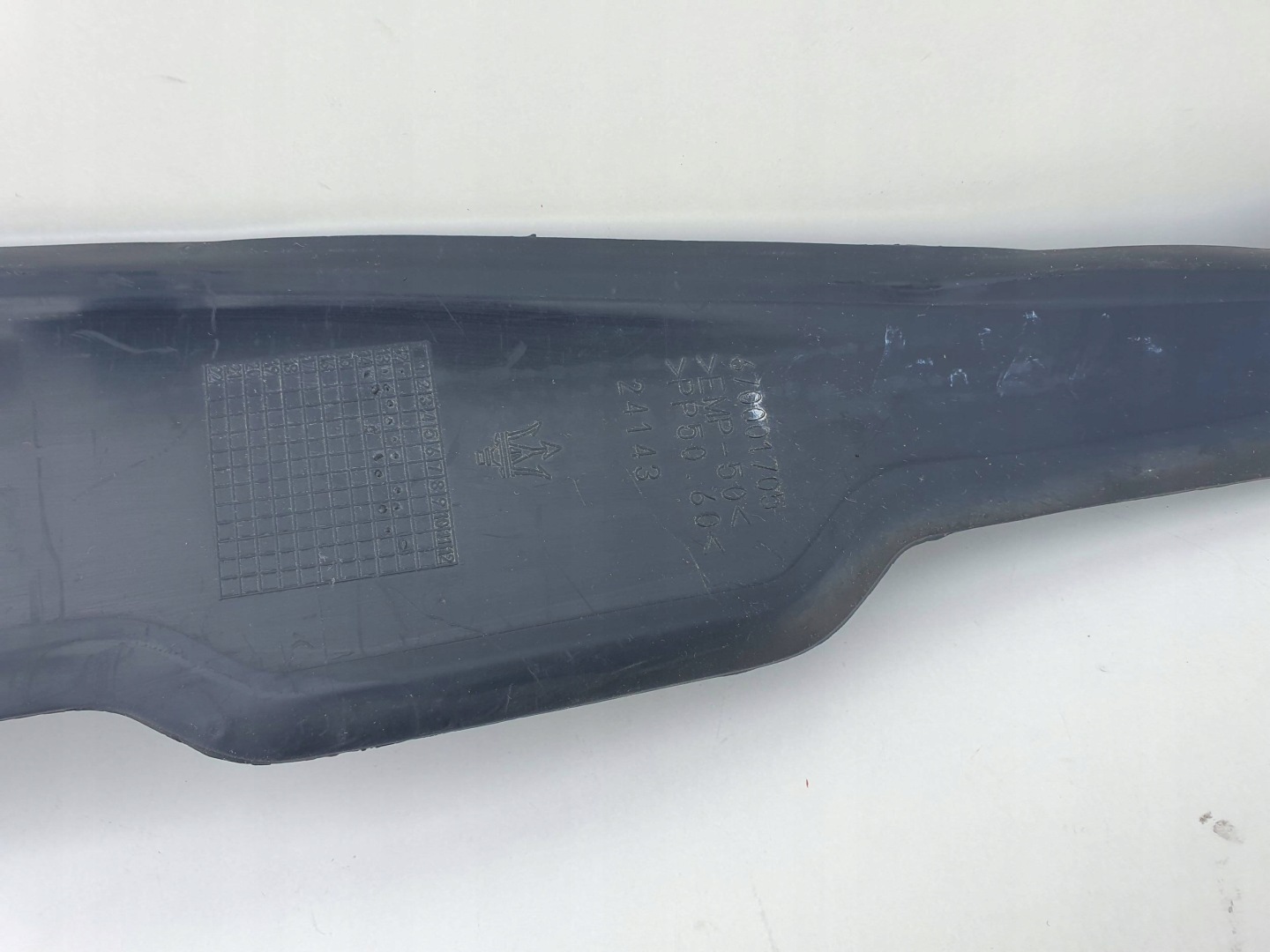 Maserati Ghibli modanatura Supporto parafango Anteriore 670001705