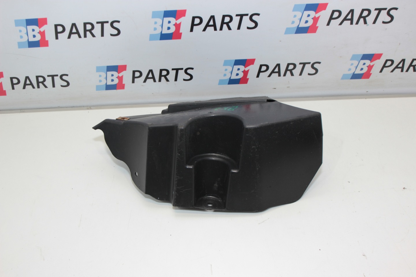 BMW F20 cover chassis right rear part m-packet 8055220