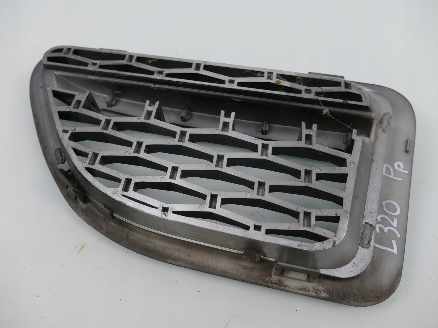 RANGE ROVER SPORT L320 grid fender right LRC796