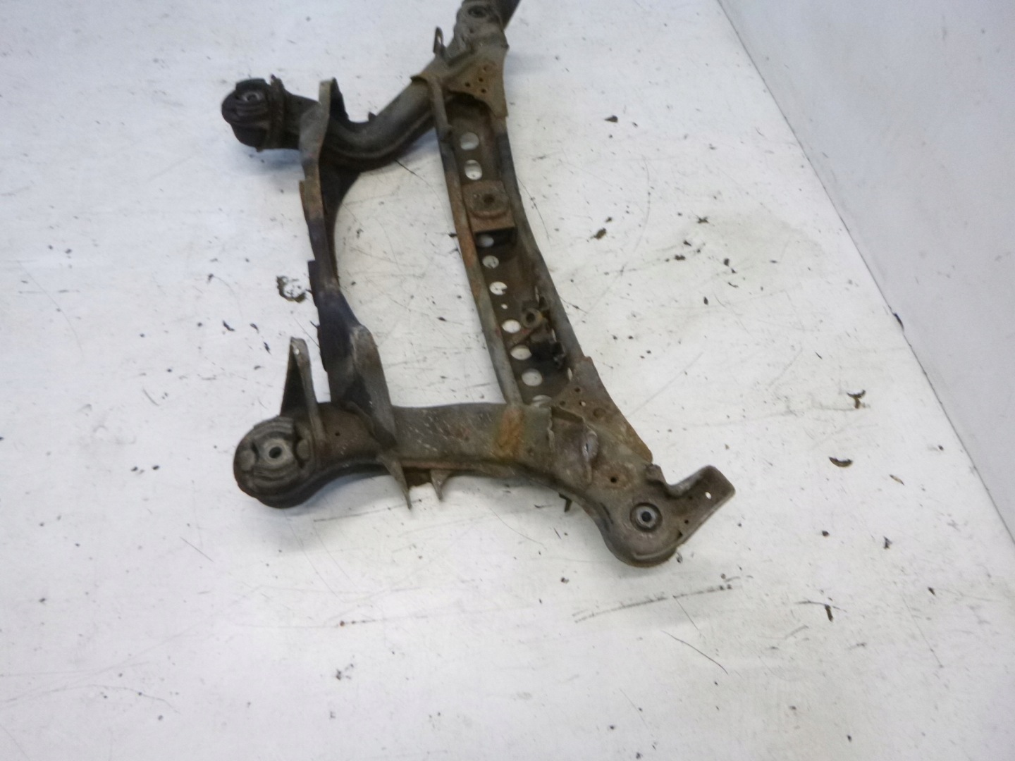axle beam subframe rear part Mercedes W210 2.2CDi 2002r.
