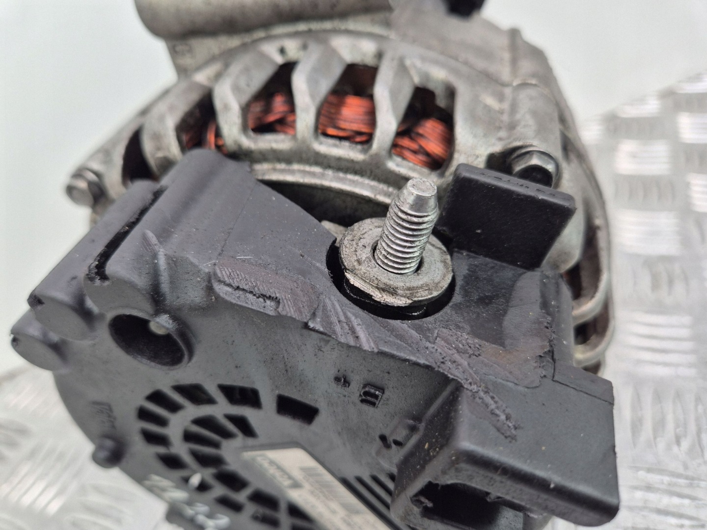 BMW 3 E90 E91 320i alternator 7521178 N46B20B