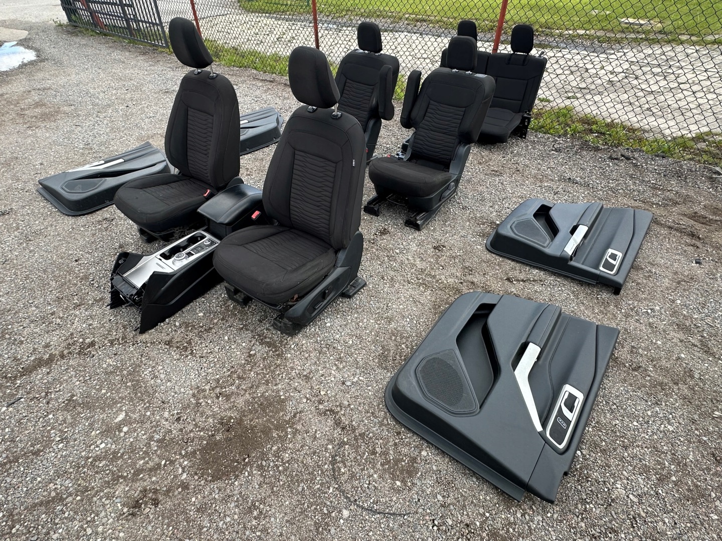 seats side inner tunel komplet Ford Explorer 2020+