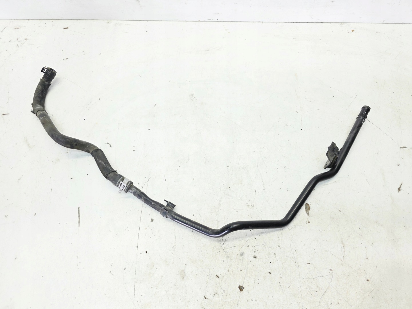 cijevčica prijenos vode AUDI A4 B9 A5 8W 2.0 TFSI 06L121075AJ
