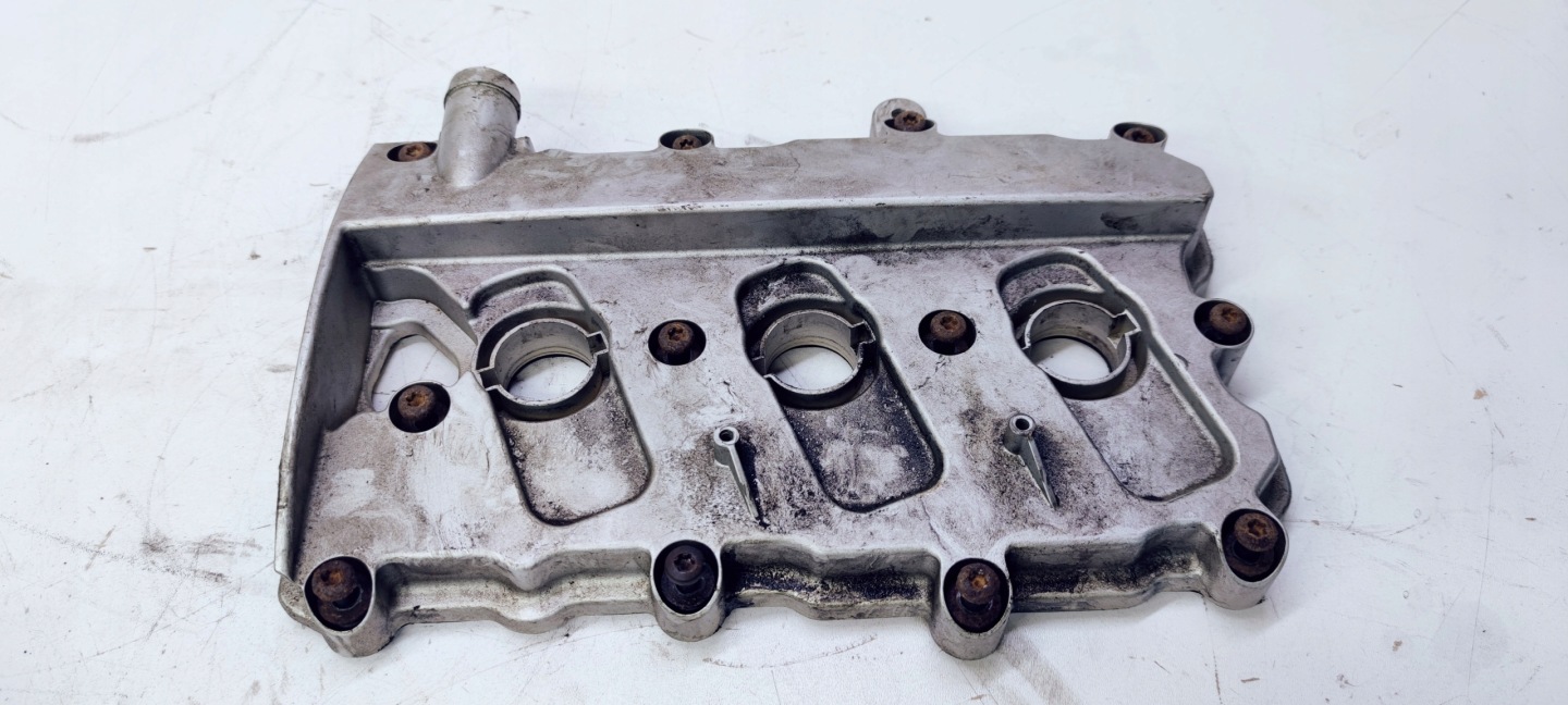 ABDECKUNG DER VENTILE RECHTS AUDI A4 A6 C6 3.2 06E103472L