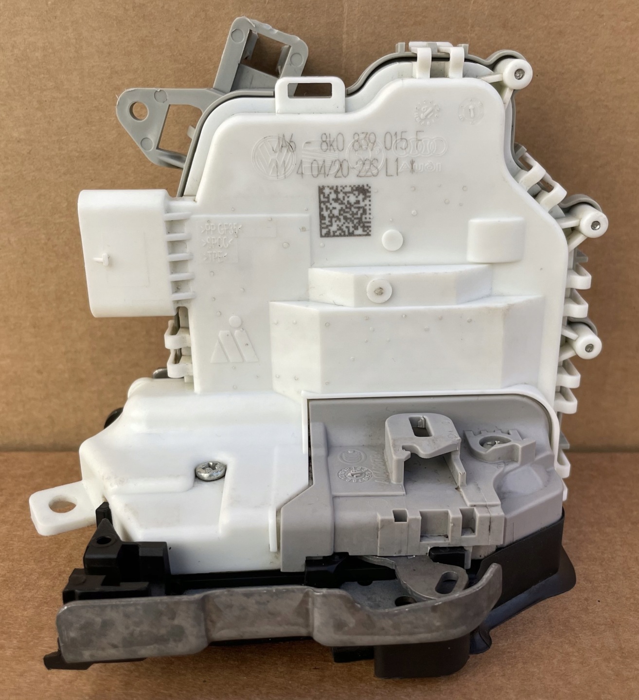 lock door 8K0839015F VW SKODA AUDI original