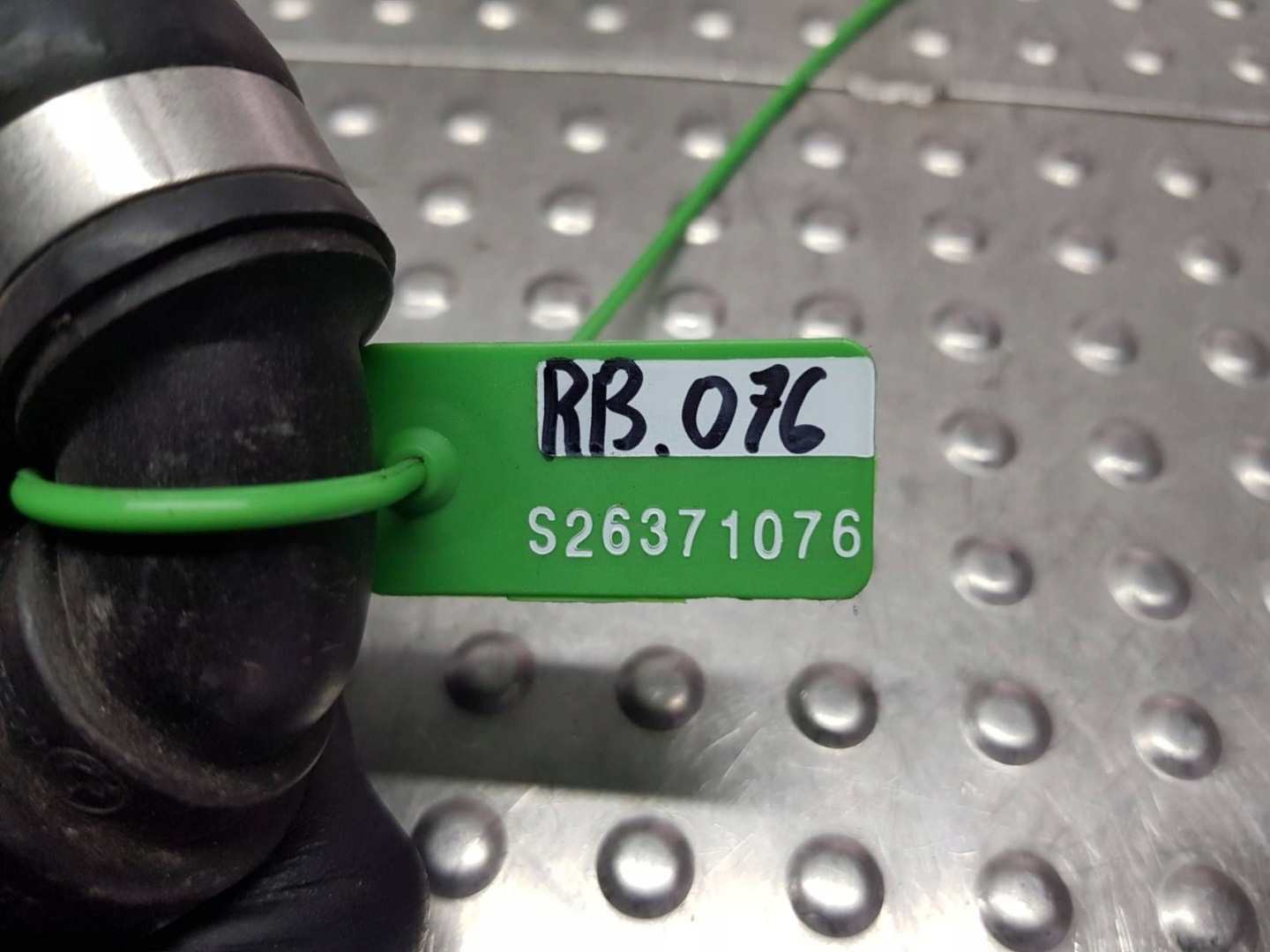 trouba hadice vedení vody 7796871 BMW E88 E82 E90 E91 E92 E93 X1 E84 2.0D N47