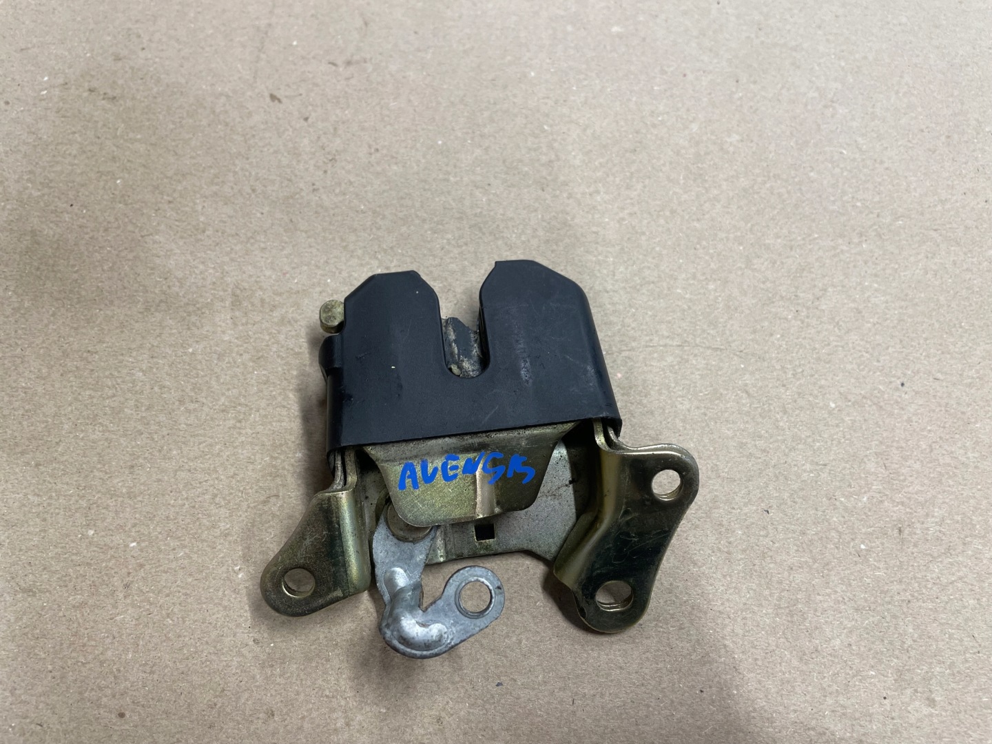 TOYOTA AVENSIS T22 HB lock bonnet boot