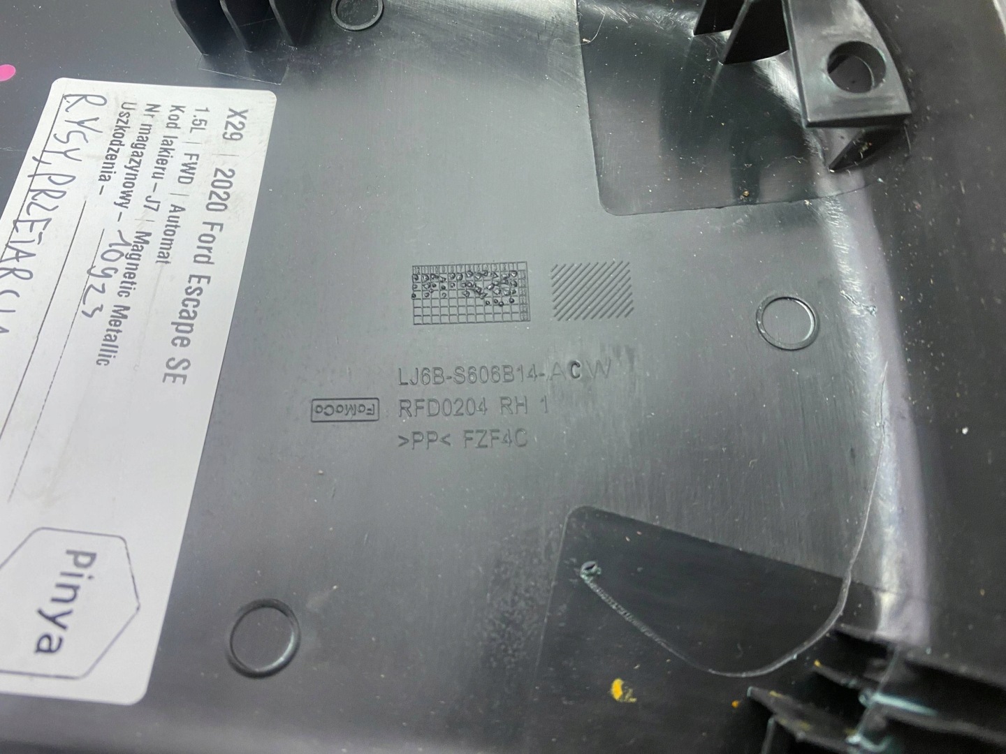 plastica boczny kanapy Ford Escape IV Kuga MK3 2020+