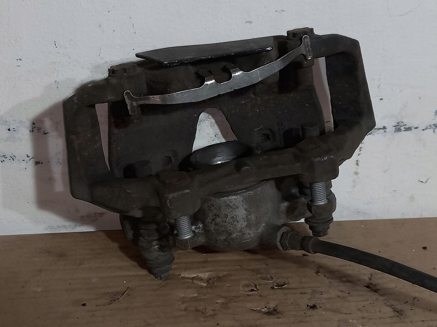 caliper brake left front MERCEDES E-KLASA W212 09-16