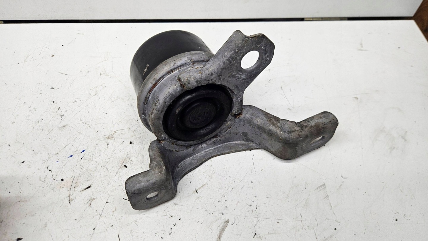 Volvo XC60 2.0D holder engine mount 31330135