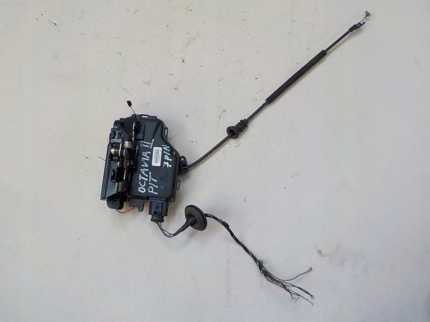 lock right rear part skoda octavia II 7L0839016
