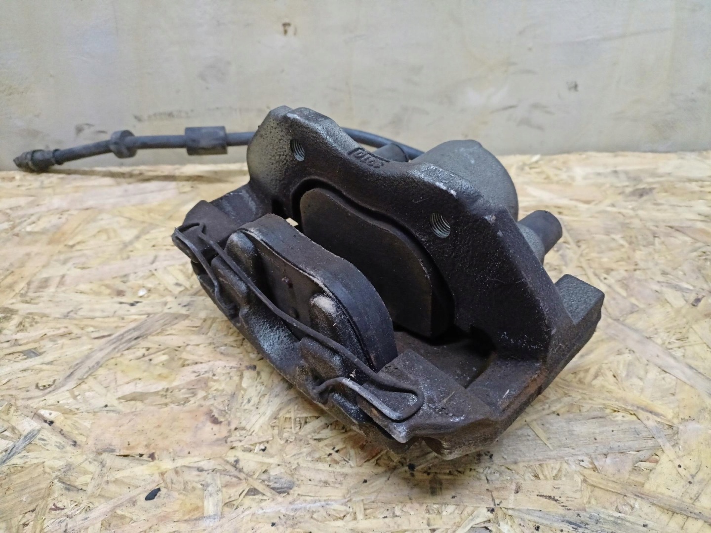 caliper brake front left side Mazda 5 2 2011 0451