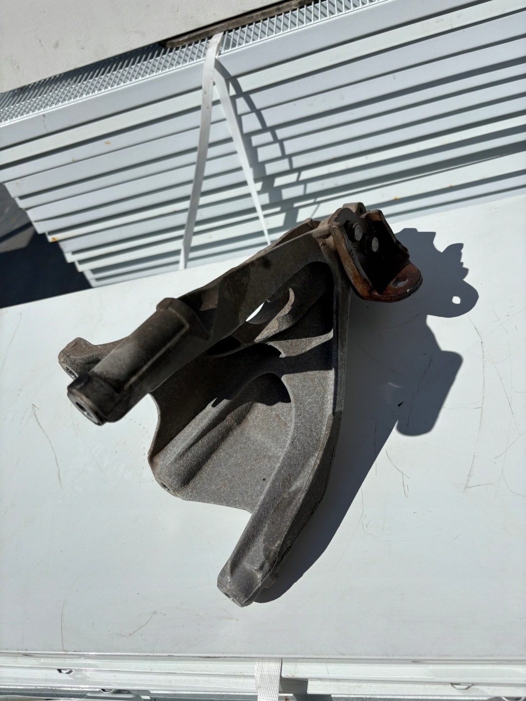 VW TRANSPORTER T5 T6 T6.1 2,0 TD engine mount holder 7LA199370A