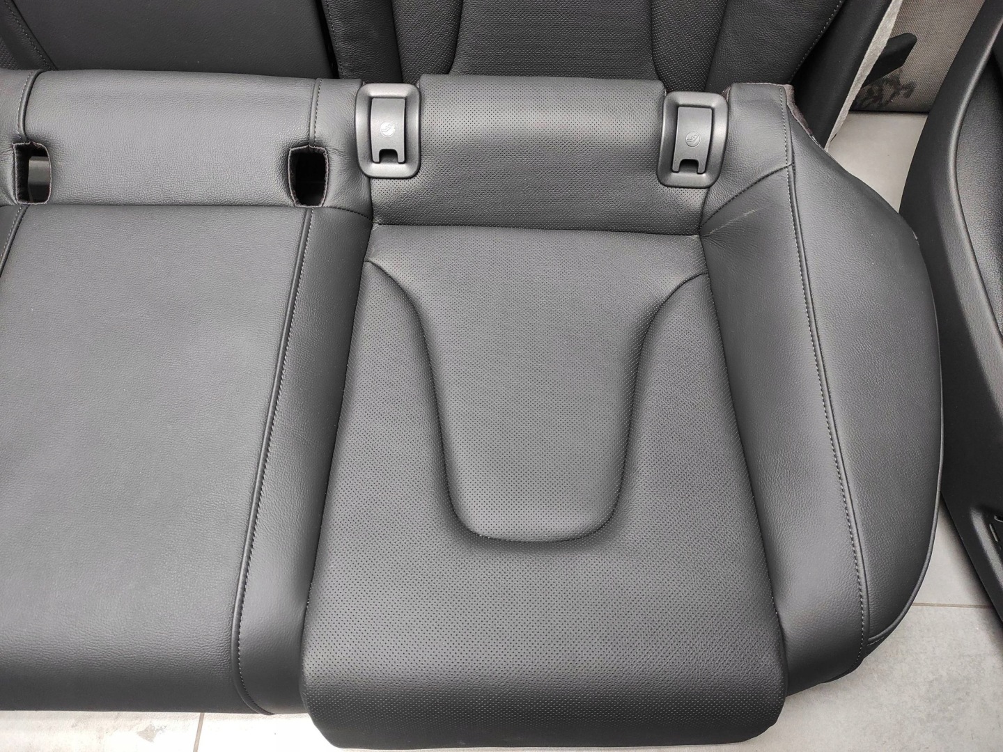 Audi A5 8T seats side leather WENTYLOWANE
