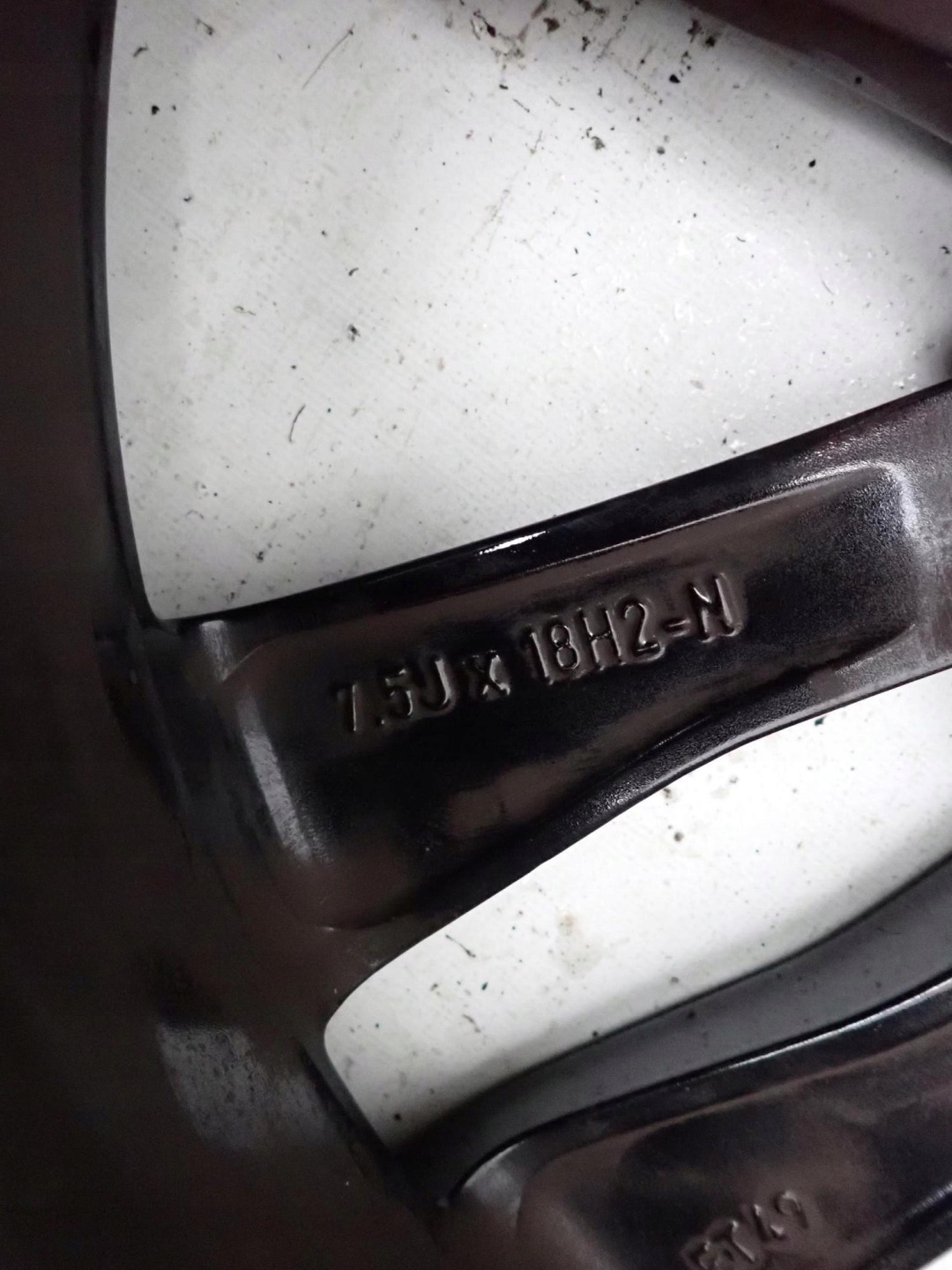 MERCEDES A1774012700 7,5x18H2 ET49 18" disk hliníkový