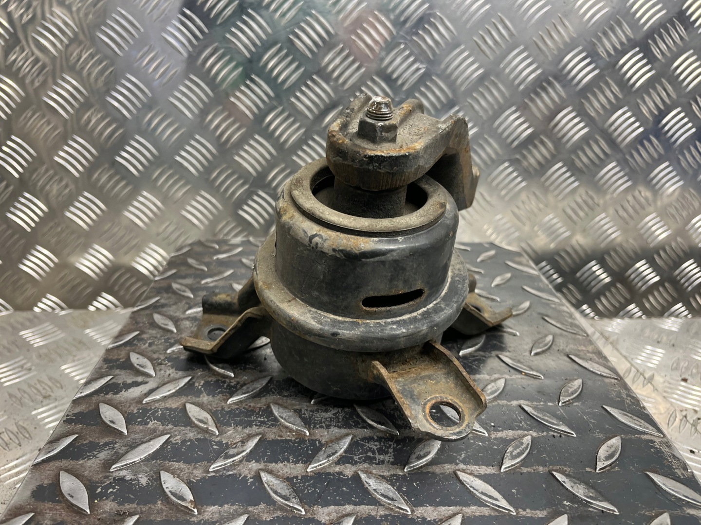 engine mount KIA SOUL 21810-2X000