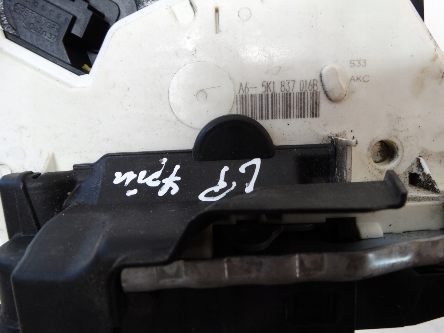 lock door right front VW GOLF VI 7PIN 5K1837016B