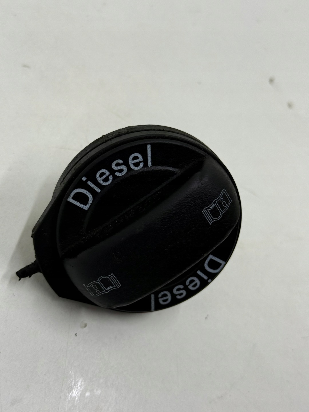 AUDI Q3 Q7 4L A4 A5 A6 C7 čep rezervoara goriva DIESEL