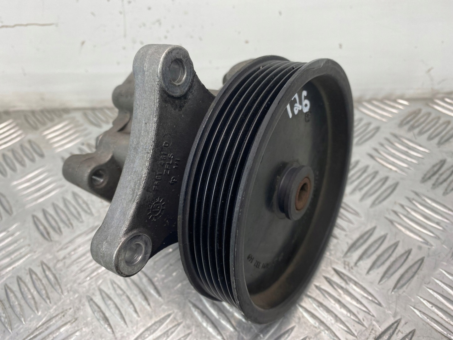 Mercedes C200 W204 1.8 CGI servo pump A0064666801