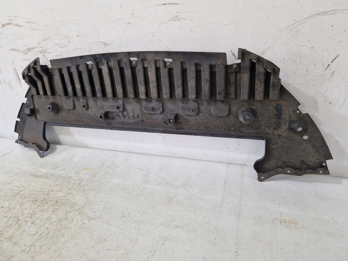 FORD MONDEO MK5 floor cover below bumper DS73-8B384-BF