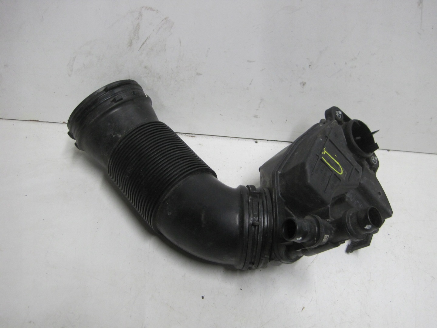 pipe hose VW 05C129654