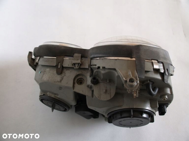 Mercedes E-Klasa W210 Reflektor right light right