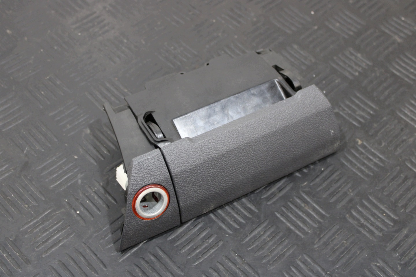 popelník adapter zapalovače 1T1857961H VW TOURAN 1T0 1T FL 1,9 TDI