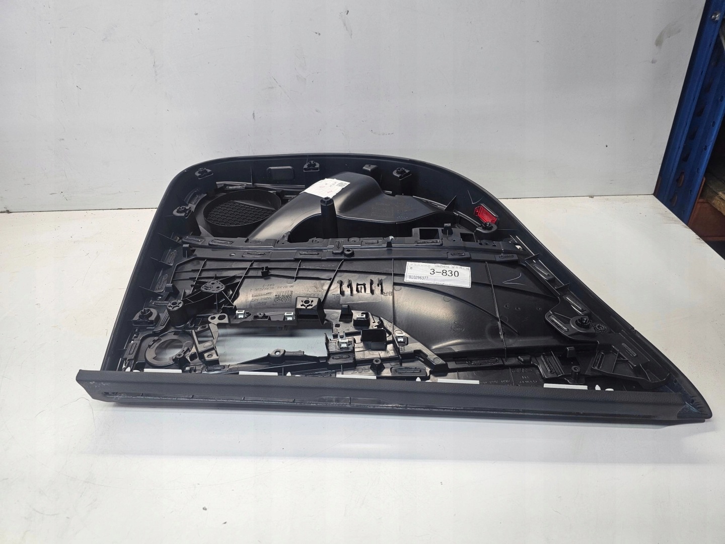 side net blinds door right rear part AUDI A4 B9 AVANT 8W9861334A