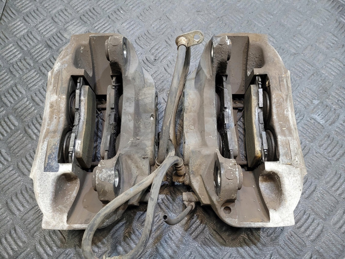 caliper front front left right 357MM LEXUS LS 600 LS600 H 5.0